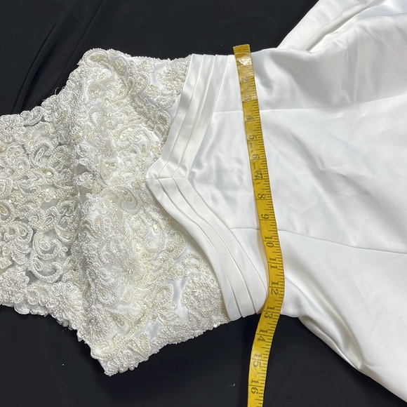 Mock neck beaded sheer lace wedding gown size S - Picture 4 of 7
